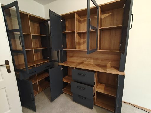 Möbelaufbau mit 3 Monteuren